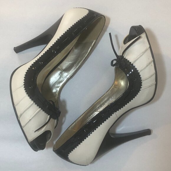 ANDREA Heels Women's Size 7.5 Cream Black Peep Toe Shoes - Picture 10 of 11